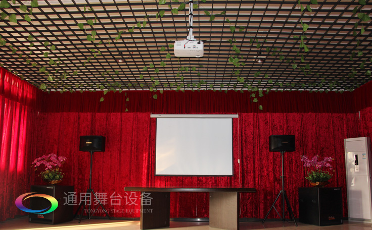 提升舞臺演出效果！舞臺幕布顏色搭配常用色——紅、黃、墨綠三原色