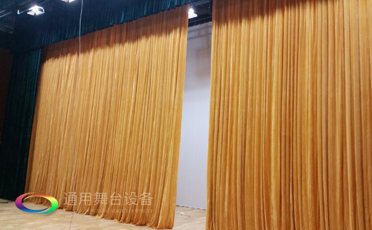 舞臺大幕舞臺阻燃幕布www.www.lsyj88.com.cn、二、三道幕等分割表演區域，移換場景不間斷