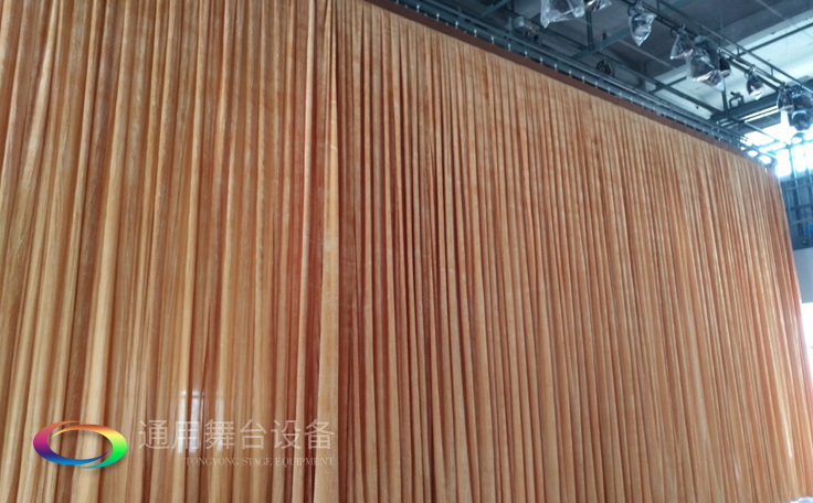 舞臺阻燃幕布在設(shè)施設(shè)備安裝、拆裝舞臺（包括裝臺、拆臺）以及系統(tǒng)調(diào)試、運(yùn)行等操作規(guī)程