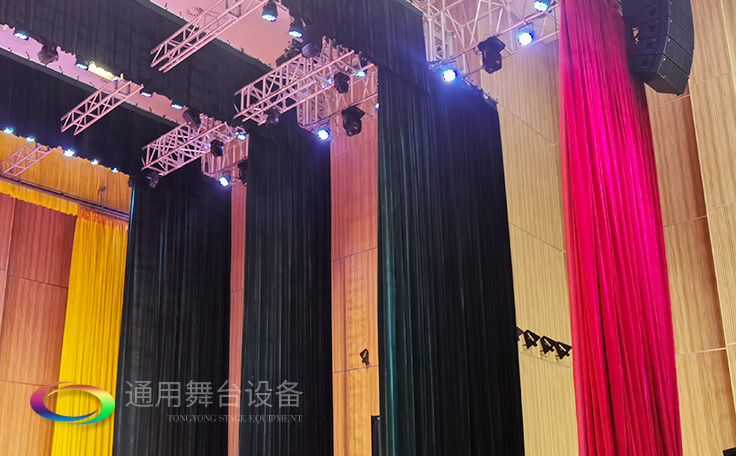 遷換場景、揭示活動主體、渲染演出氣氛、提升演出效果——舞臺阻燃幕布